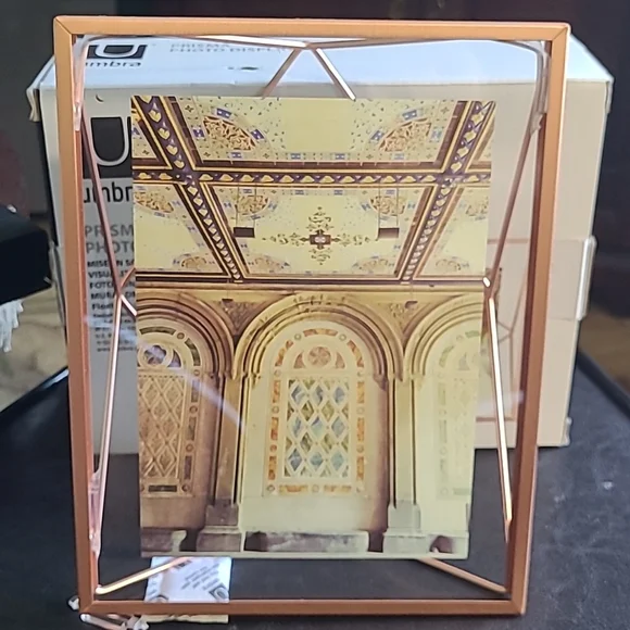 PHOTO DISPLAY STANDARD. - Picture 1 of 3